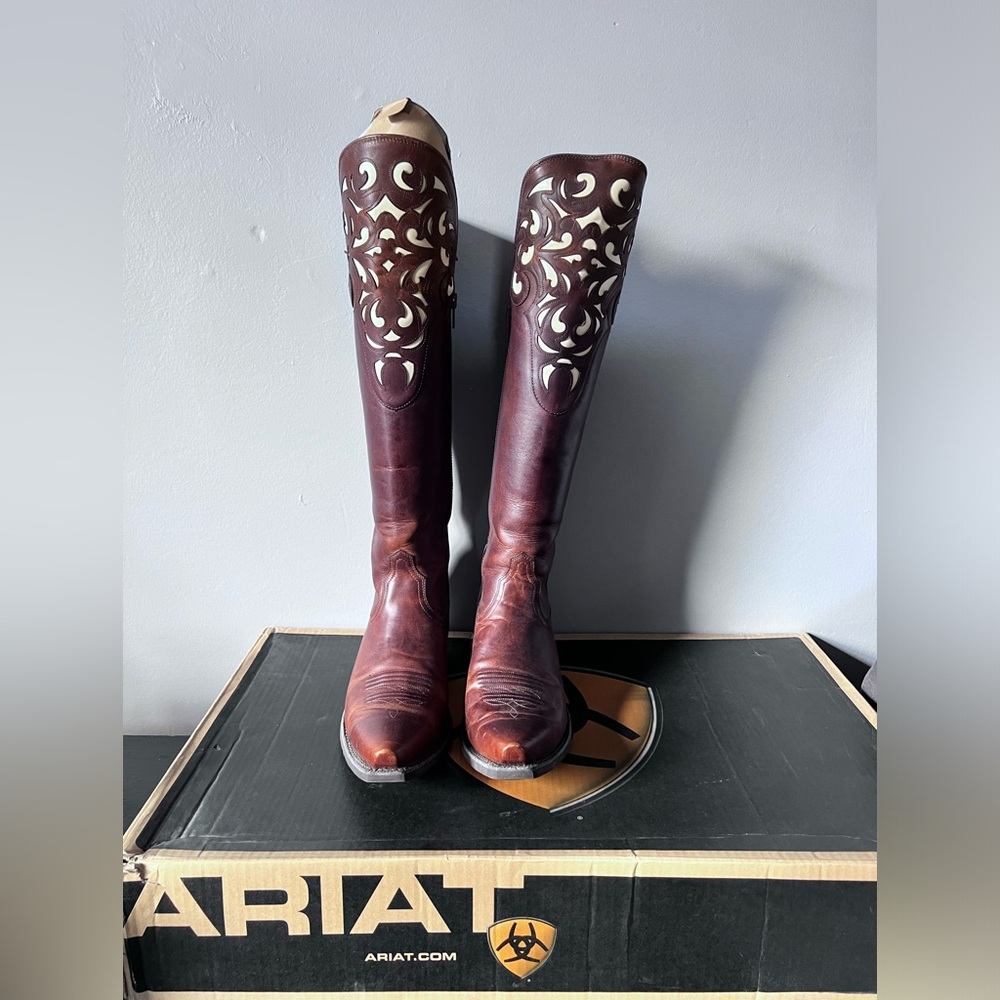 Beautiful Hacienda Leather Boots by Ariat